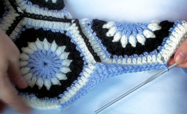 Gehäkelte Stiefel aus Sechsecken. Schema, Meisterklasse mit Schritt-für-Schritt-Beschreibung