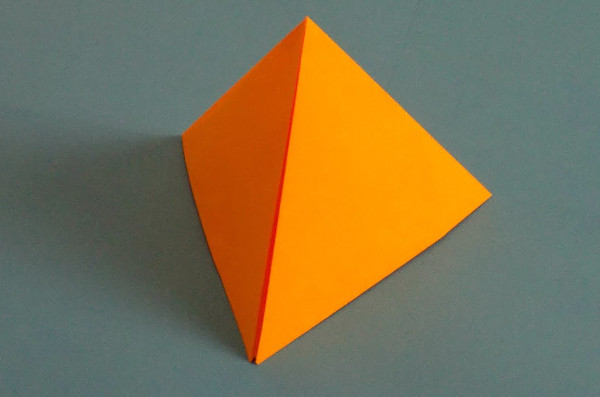 Tetraeder aus Pappe. Schema, Schritt für Schritt, Vorlage