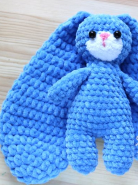 Hase mit langen Ohren gehäkelt. Wie man Amigurumi strickt, Muster, Beschreibung