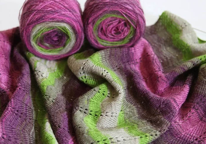 Baktus mit Stricknadeln mit Vorderseite aus der Ecke für Anfänger