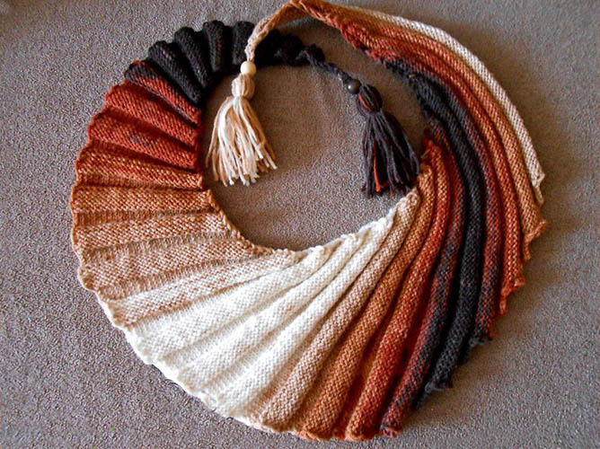 Baktus mit Stricknadeln mit Vorderseite aus der Ecke für Anfänger