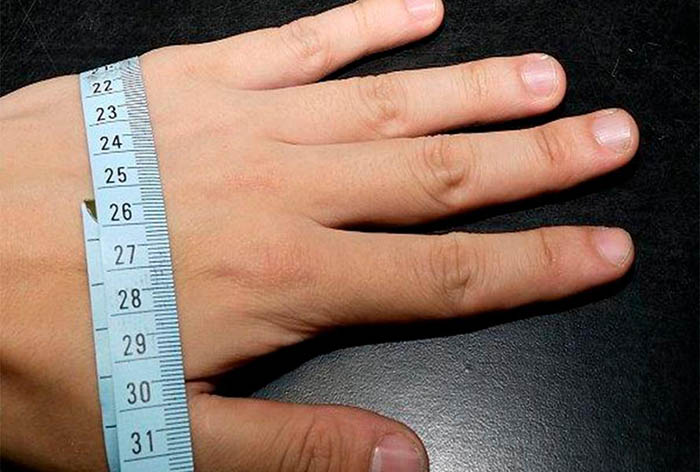 So messen Sie den Handflächenumfang bei Männern, Frauen und Kindern