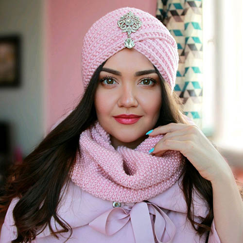 So stricken Sie mit Stricknadeln eine Turbanmütze für eine Frau. Neue Modelle, Diagramme, Beschreibung