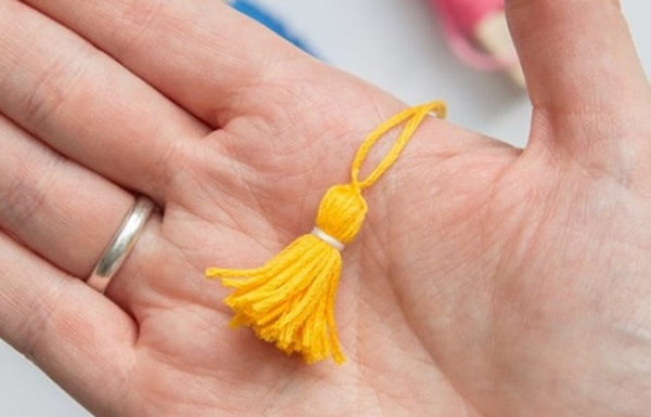Come realizzare nappe di filato con le tue mani passo dopo passo