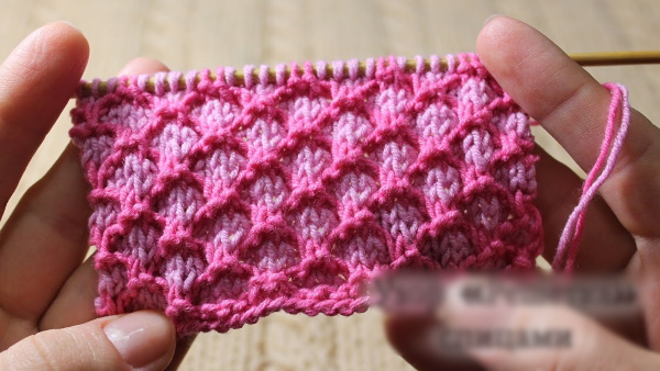 Modelli di maglia pigri in due colori. Schemi e descrizione