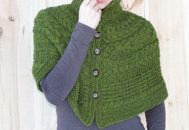 Umhang mit Stricknadeln. Schemata und Beschreibungen für Anfänger, Frauen, Mädchen. Modelle