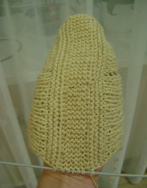 Fußabdrücke auf zwei Stricknadeln ohne Naht. Beschreibung und Diagramm