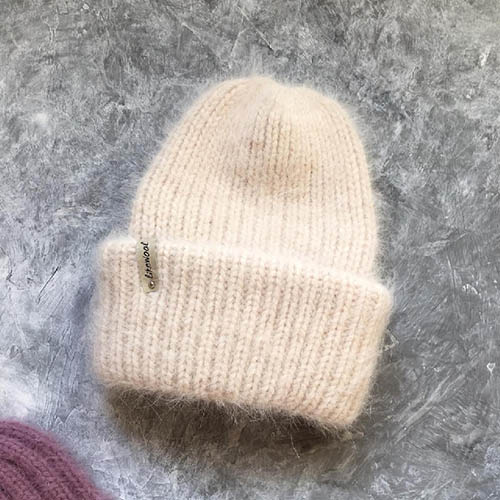 Stricken Sie eine Kürbismütze mit Stricknadeln mit einem 2 x 2, 1 x 1 Gummiband