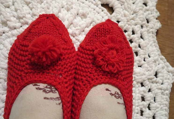 Gestrickte Hausschuhe für Anfänger Schritt für Schritt mit Beschreibung