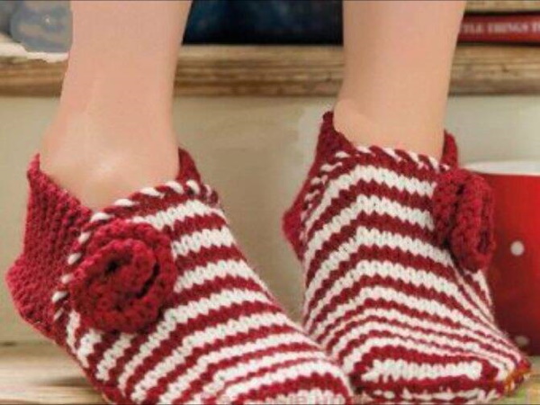 Gestrickte Hausschuhe für Anfänger Schritt für Schritt mit Beschreibung