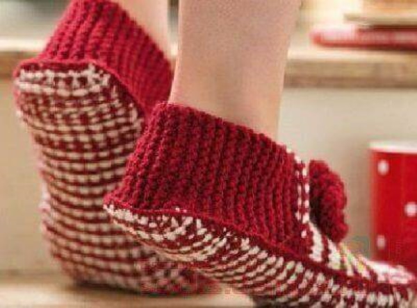 Gestrickte Hausschuhe für Anfänger Schritt für Schritt mit Beschreibung