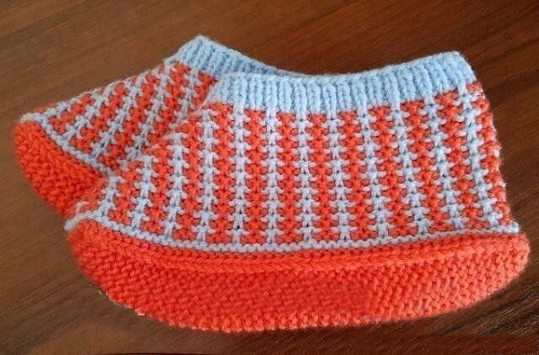 Gestrickte Hausschuhe für Anfänger Schritt für Schritt mit Beschreibung
