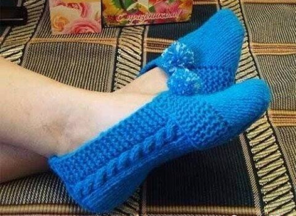 Gestrickte Hausschuhe für Anfänger Schritt für Schritt mit Beschreibung