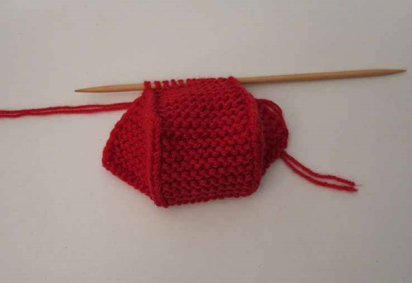 Gestrickte Hausschuhe für Anfänger Schritt für Schritt mit Beschreibung