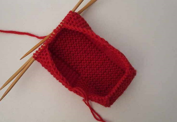 Gestrickte Hausschuhe für Anfänger Schritt für Schritt mit Beschreibung