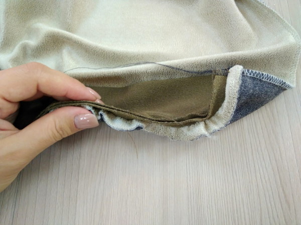 So nähen Sie einen Damen-Hoodie. Muster mit Reißverschluss, lang, isoliert