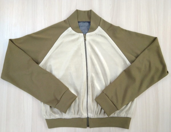 So nähen Sie einen Damen-Hoodie. Muster mit Reißverschluss, lang, isoliert