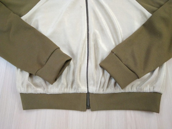 So nähen Sie einen Damen-Hoodie. Muster mit Reißverschluss, lang, isoliert