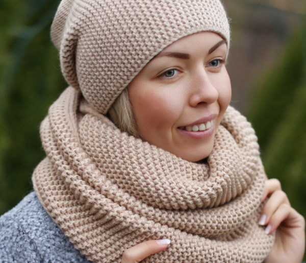 Muster zum Stricken eines Snoods. Muster mit Beschreibungen aus dickem Garn