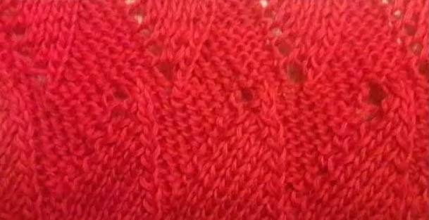 Stricknadeln mit Zickzackmuster. Schema und Beschreibung der horizontalen, vertikalen, durchbrochenen Streifen