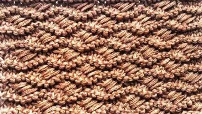 Stricknadeln mit Zickzackmuster. Schema und Beschreibung der horizontalen, vertikalen, durchbrochenen Streifen