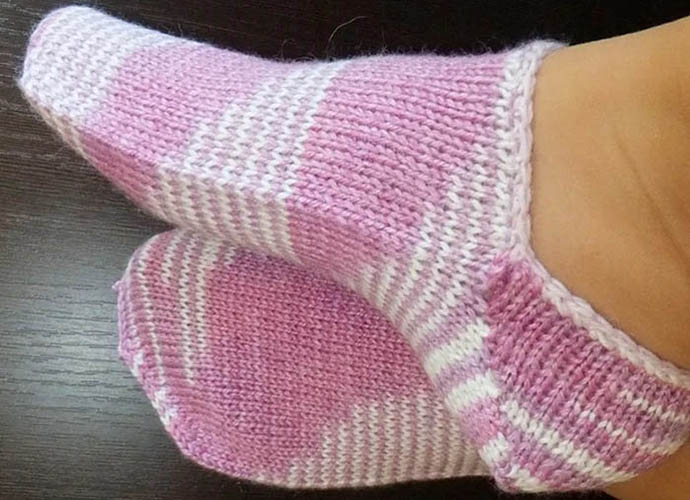 Socken stricken auf 4 Nadeln mit einer Beschreibung für Anfänger