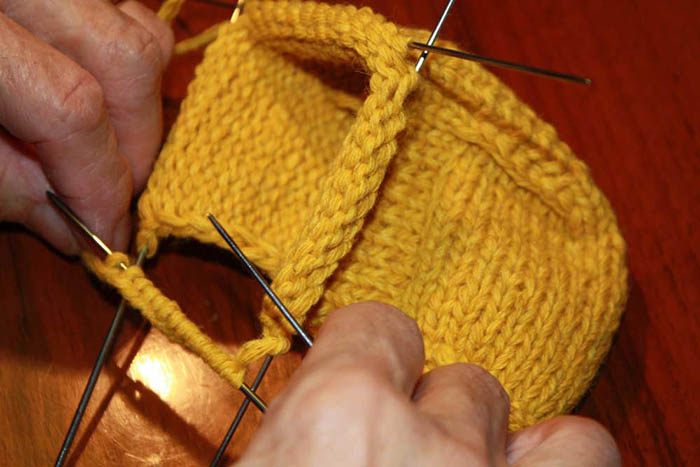 Socken stricken auf 4 Nadeln mit einer Beschreibung für Anfänger