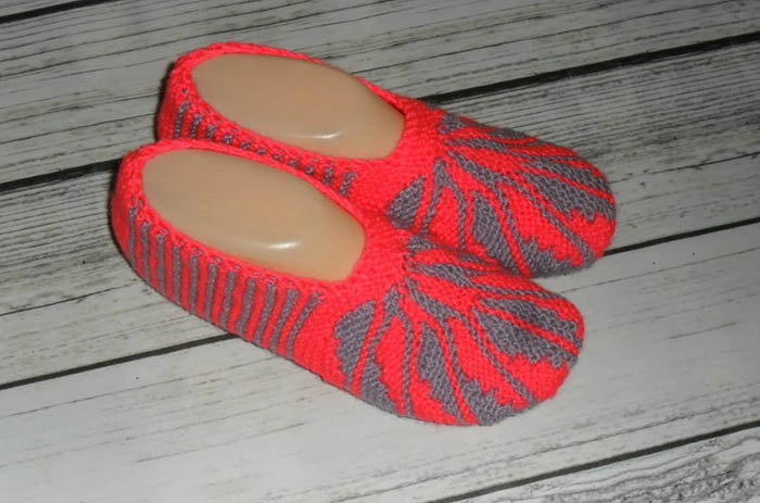 Socken stricken auf 4 Nadeln mit einer Beschreibung für Anfänger