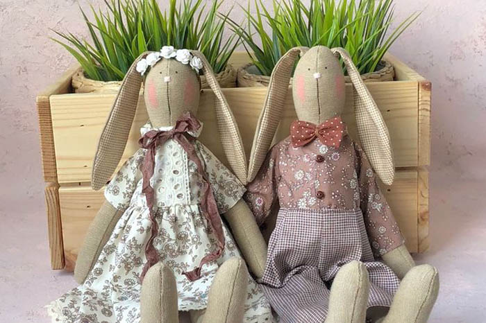 Hase mit langen Ohren Tilda. Schnittmuster zum Nähen in voller Größe