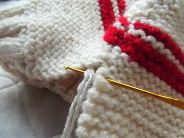 So stricken Sie eine Damenbaskenmütze mit Stricknadeln. Schemata mit Beschreibung Sommer, Winter