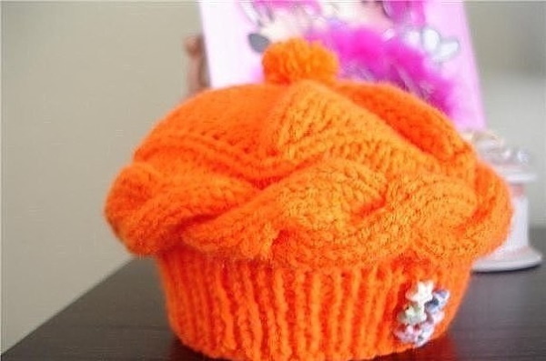 So stricken Sie eine Damenbaskenmütze mit Stricknadeln. Schemata mit Beschreibung Sommer, Winter