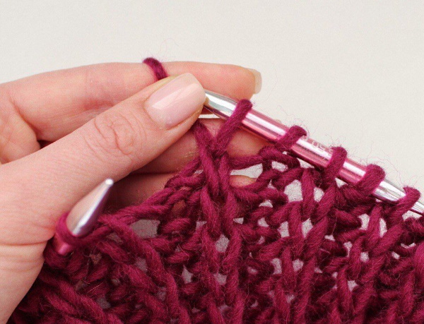 Doppelt elastisches Stricken. Strickmuster im Kreis für Anfänger
