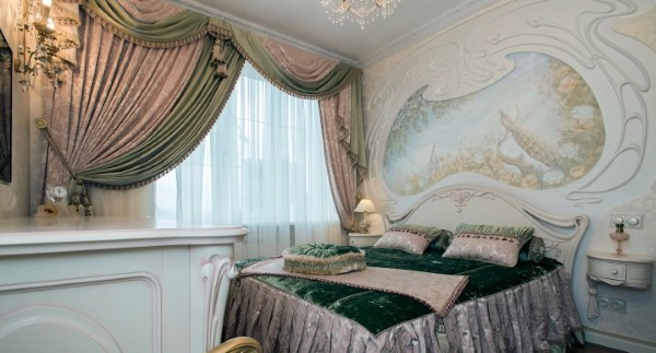 Lambrequin. Fotos für einen Flur, ein Schlafzimmer oder eine Küche mit niedrigen Decken. Muster