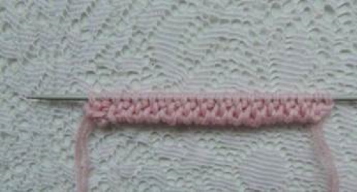 Gestrickte Socken für Neugeborene von 0 bis 8 Monaten. Schemata