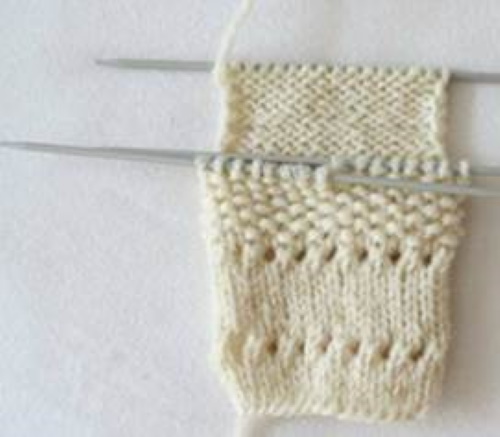 Gestrickte Socken für Neugeborene von 0 bis 8 Monaten. Schemata