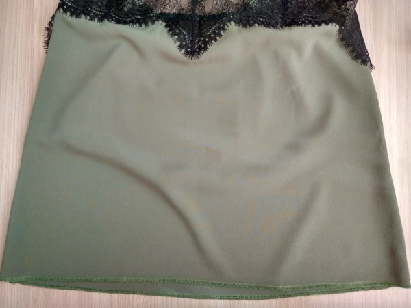 Damenpyjama mit Shorts. Muster: Seide, Baumwolle, Spitze mit T-Shirt, Top, Hemd