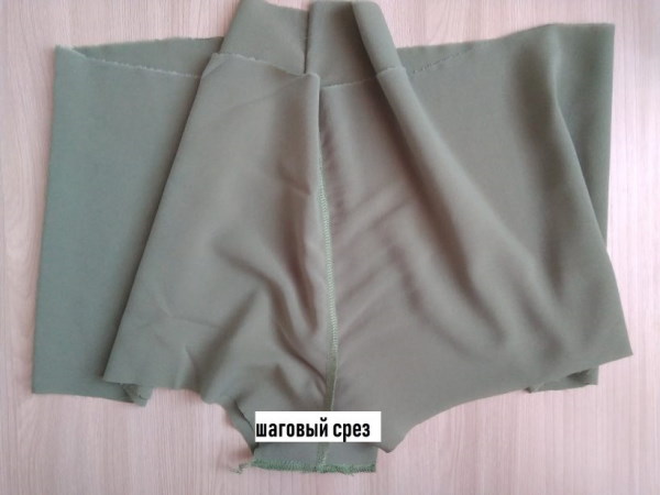 Damenpyjama mit Shorts. Muster: Seide, Baumwolle, Spitze mit T-Shirt, Top, Hemd