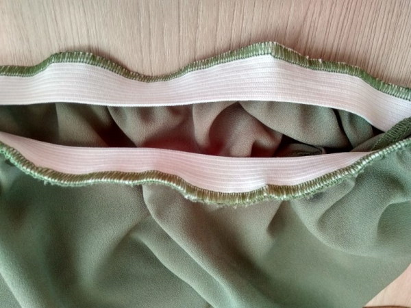 Damenpyjama mit Shorts. Muster: Seide, Baumwolle, Spitze mit T-Shirt, Top, Hemd