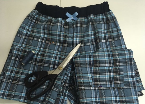 Damenpyjama mit Shorts. Muster: Seide, Baumwolle, Spitze mit T-Shirt, Top, Hemd
