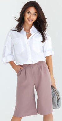 Shorts mit hoher Taille für Damen. Muster: Stoff, Leder. Foto