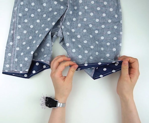 Shorts mit hoher Taille für Damen. Muster: Stoff, Leder. Foto