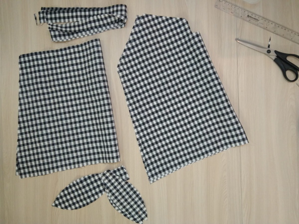 Top mit Trägern. Muster mit Spitze, Cups, Rüschen