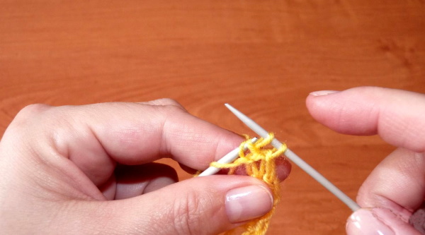 Stricknadeln mit Maschenmuster. Schemata und Beschreibung für Anfänger