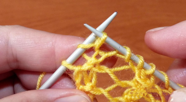 Stricknadeln mit Maschenmuster. Schemata und Beschreibung für Anfänger