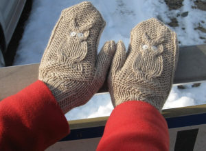 Eulenmuster gestrickt. Muster und Beschreibung auf Rundstricknadeln, Foto