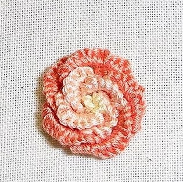 Stickerei auf gestrickten Fäustlingen mit Wollfäden. Meisterklasse