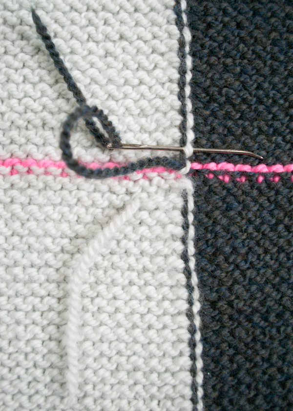 Rechteckige Weste mit Nadeln gestrickt. Schema und Beschreibung