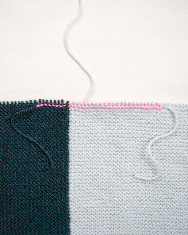 Rechteckige Weste mit Nadeln gestrickt. Schema und Beschreibung