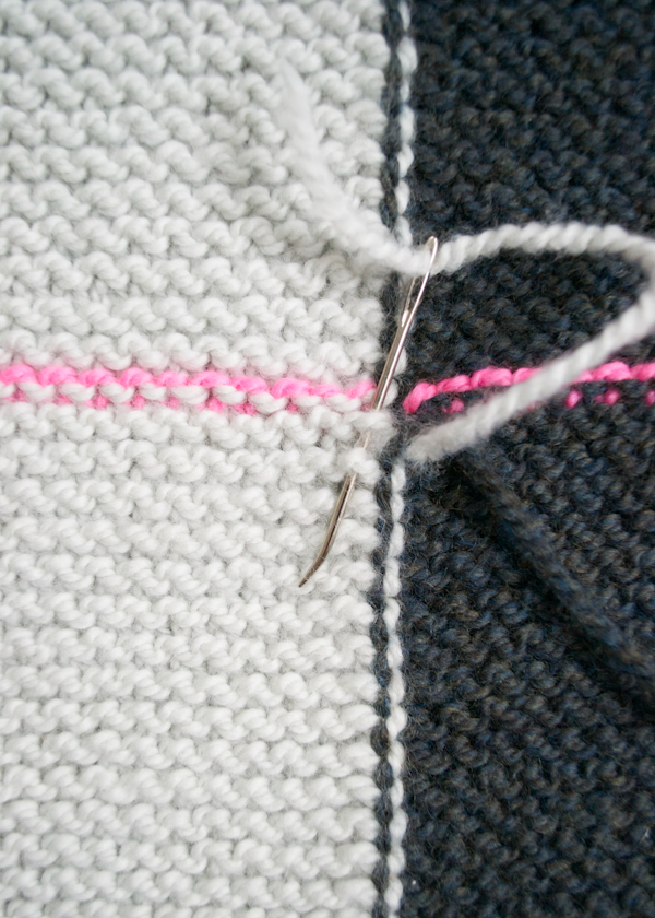 Rechteckige Weste mit Nadeln gestrickt. Schema und Beschreibung