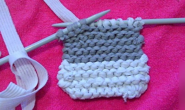 So stricken Sie Schritt für Schritt einen Waschlappen mit Stricknadeln für Anfänger